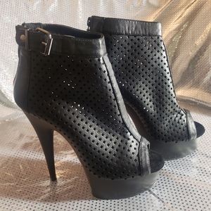 Delight 6 inch ankle booties black matte